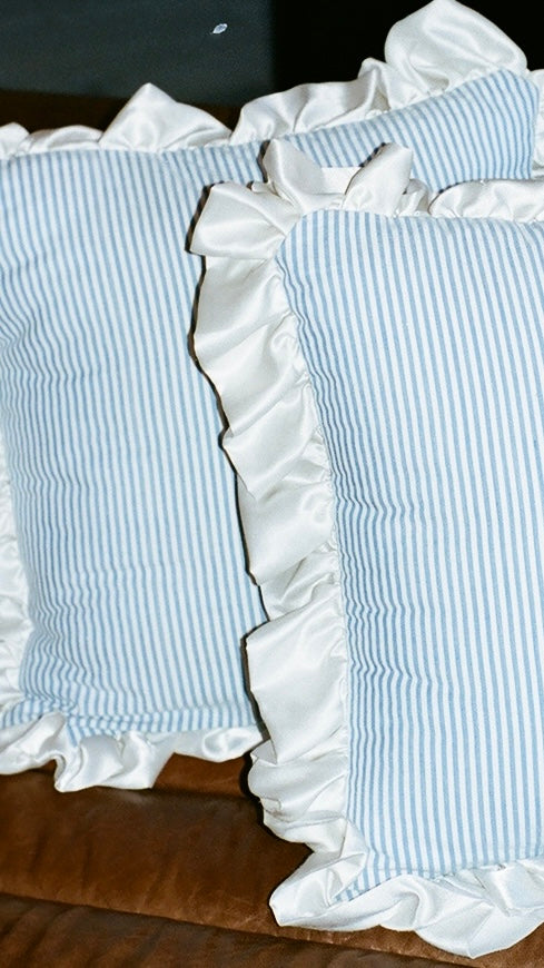 Searsucker Ruffle Pillow Set