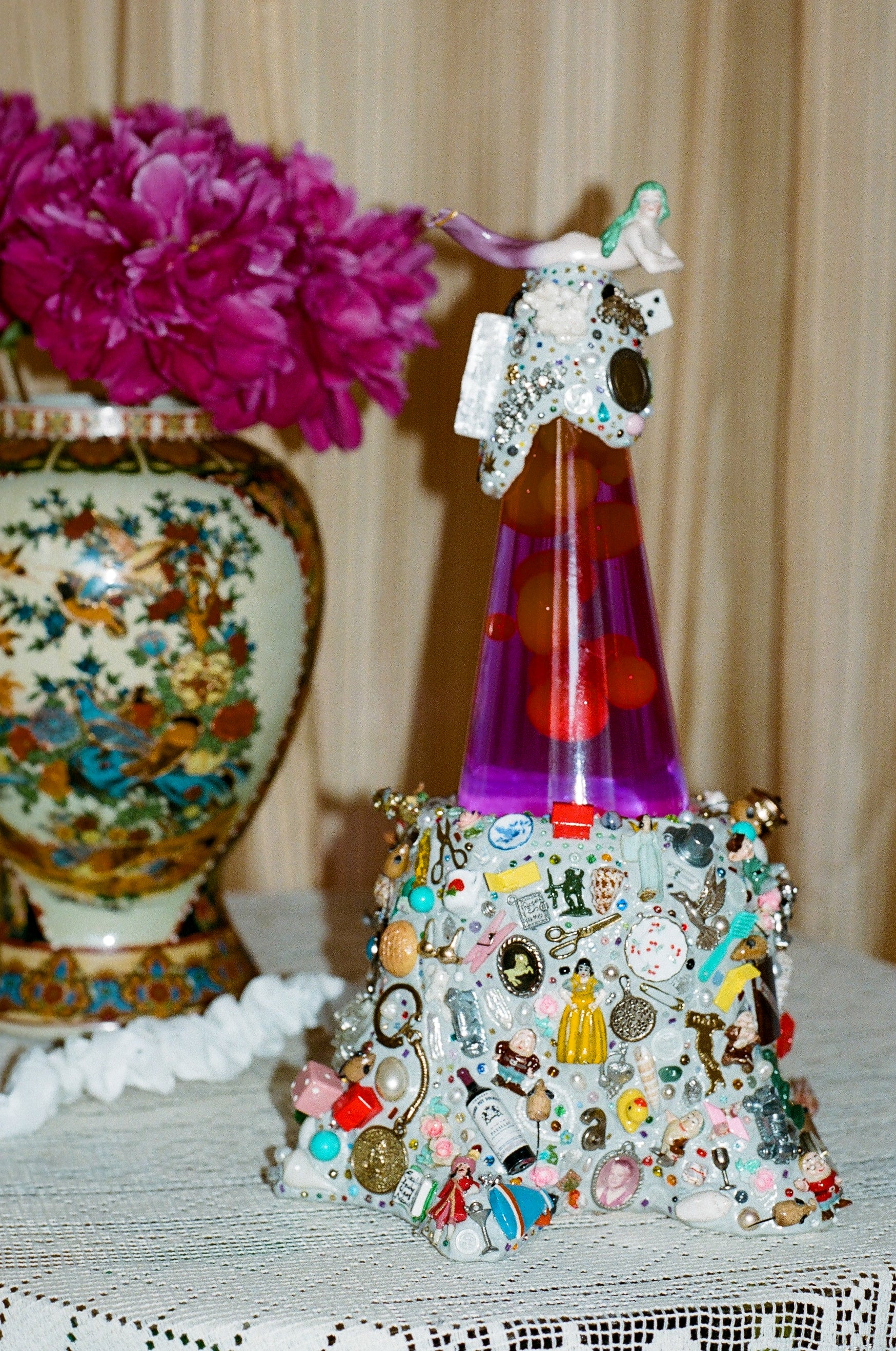 WORDS HOLD TIGHT TO THINGS Groove Tube