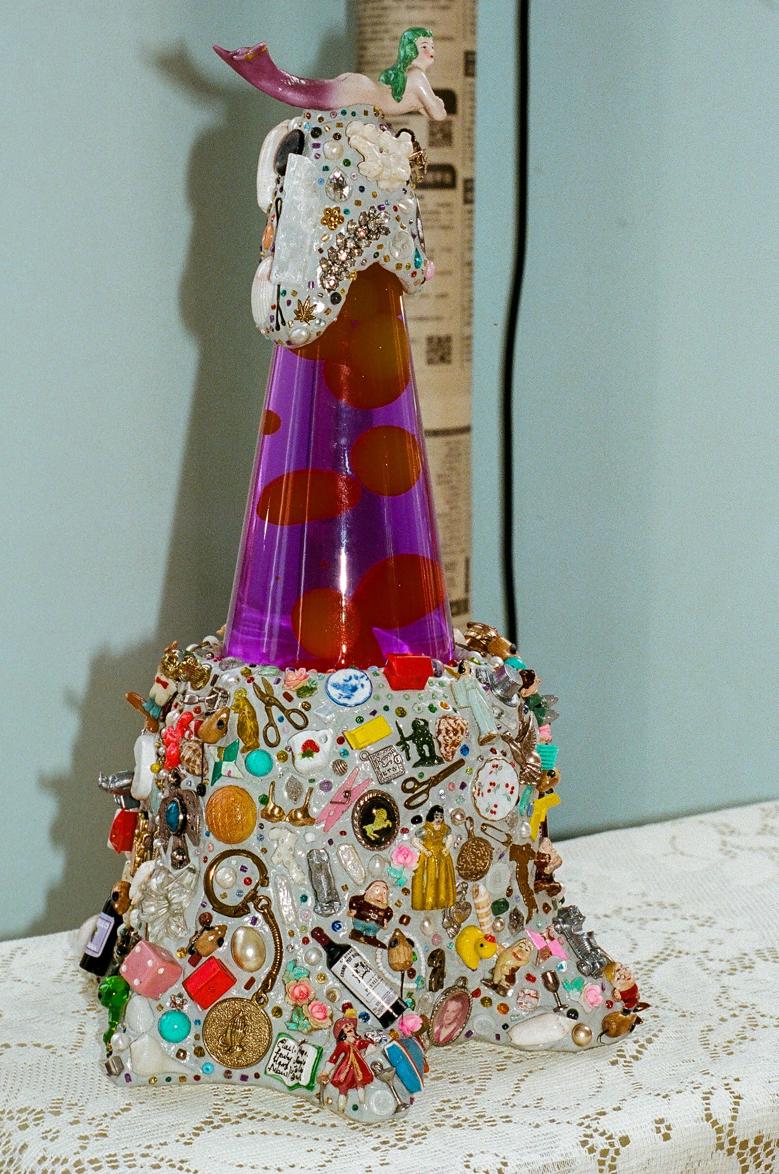 WORDS HOLD TIGHT TO THINGS Groove Tube